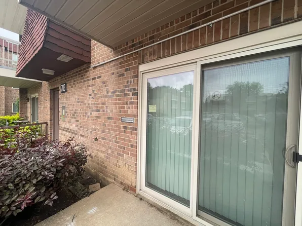 703 W Central Rd APT A2, Mount Prospect, IL 60056
