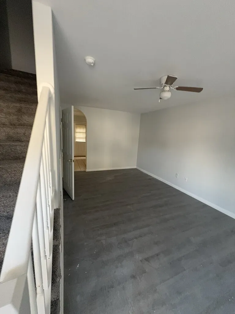 3 bed, 2.5 bath, $1,300 — Photo 2
