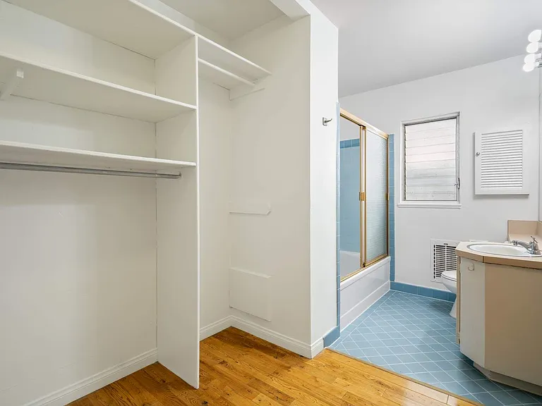 1323 N Olive Dr — Photo 15