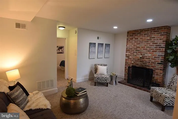 654 6th St NE #B — Photo 11