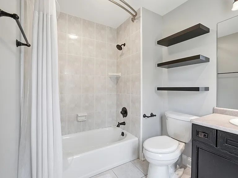 678 Canterbury Dr — Photo 26