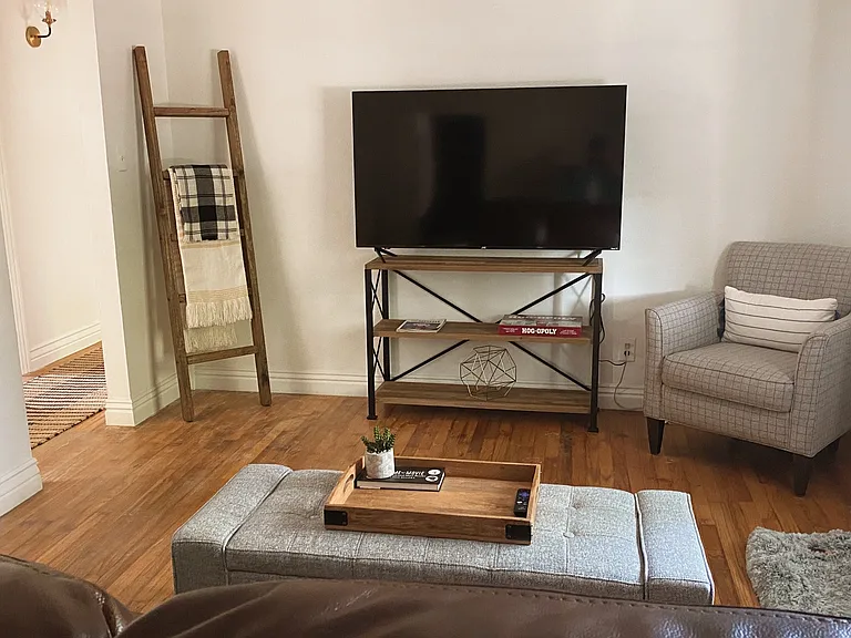 2452 W Valley Dr — Photo 4