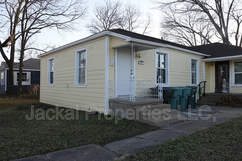2 bed, 1.0 bath, 1100 sqft, $1,195 — Photo 3