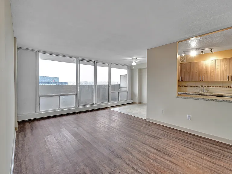 121 Agnes St — Photo 12