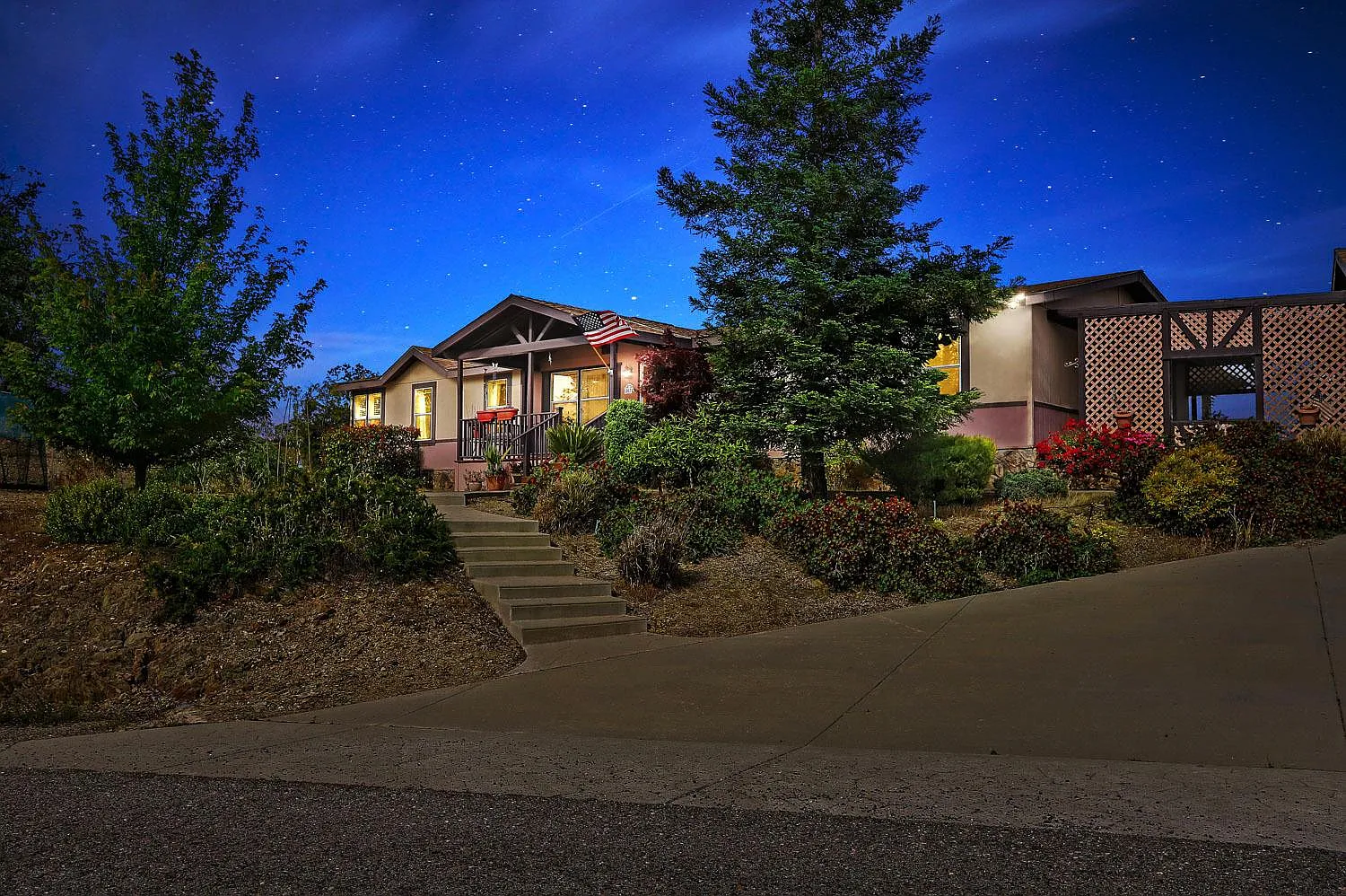 2073 Buena Vista Dr photo 1