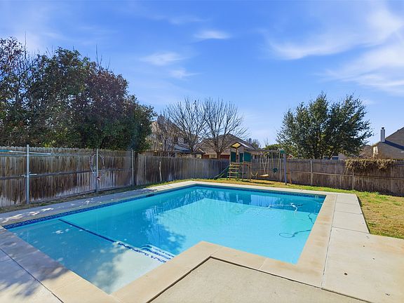 3rd image of 4925 Sunset Ridge Dr