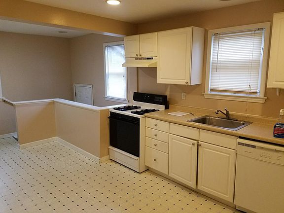 3rd image of 69 W Pearl Ave
