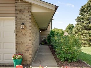 2791 Robinwood Way, Woodbury, MN 55125
