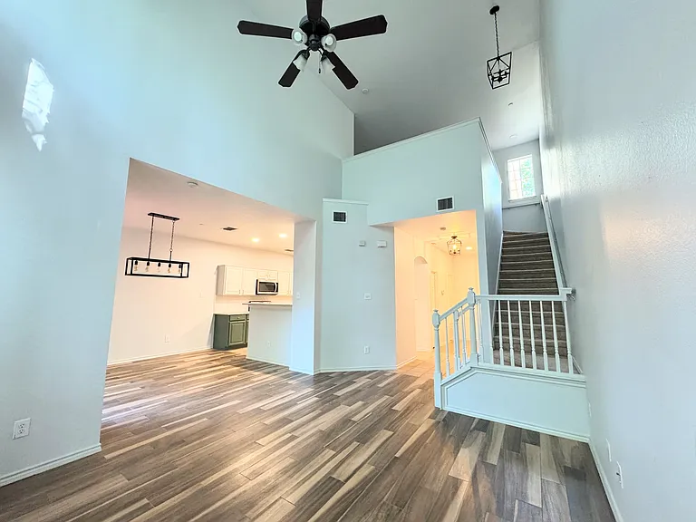 244 Turnberry Ln — Photo 5