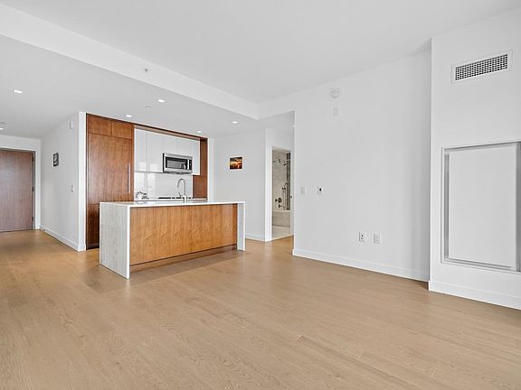 4th image of 75 Park Ln S #1102R