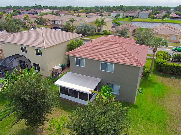 3rd image of 2126 SW Newport Isles Blvd