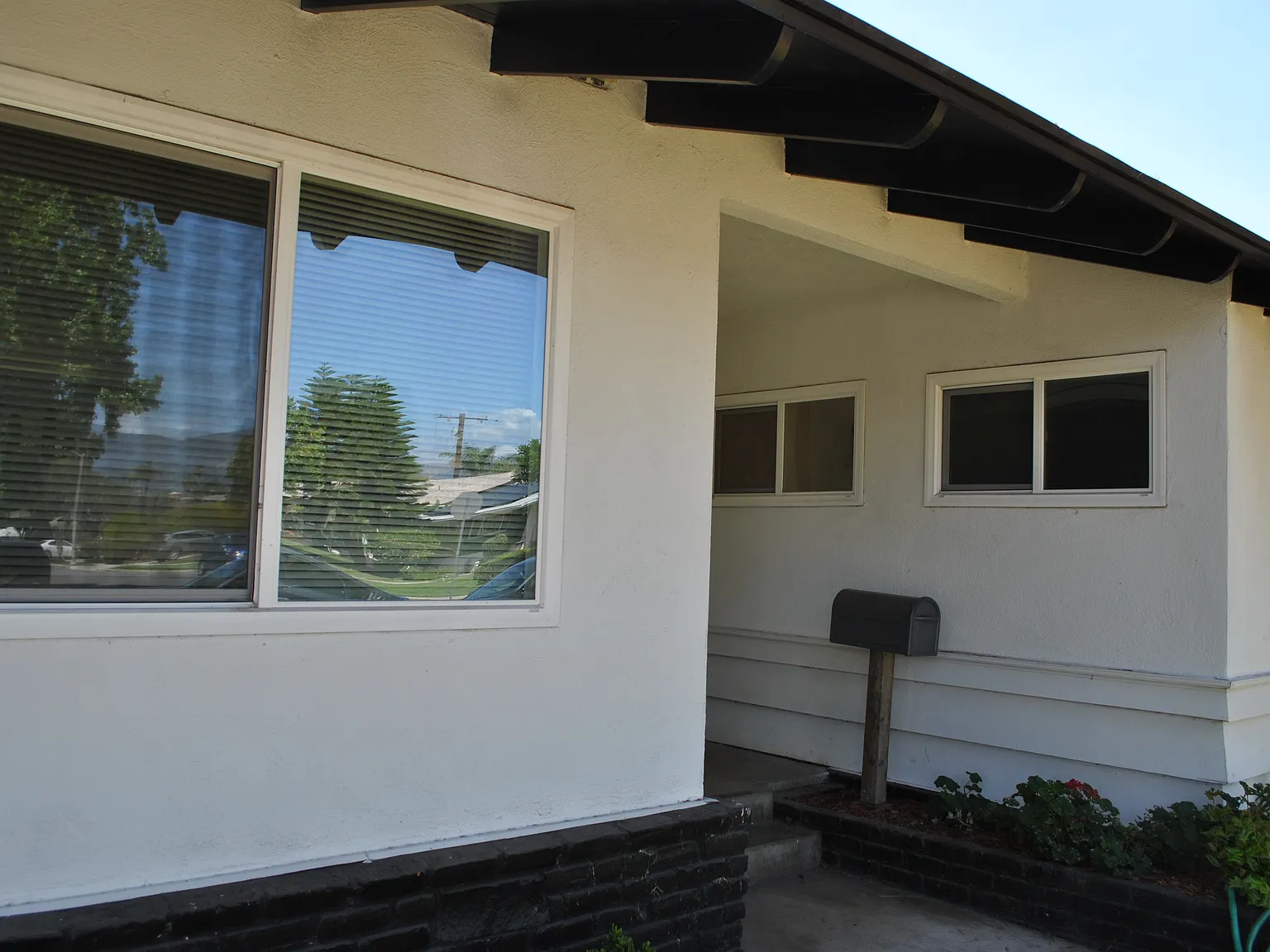6 bed, 1353 sqft, $1,100 — Photo 4