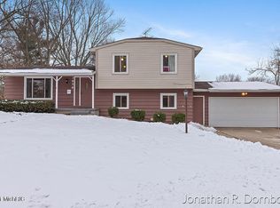 3856 S Big Spring Dr SW, Grandville, MI 49418