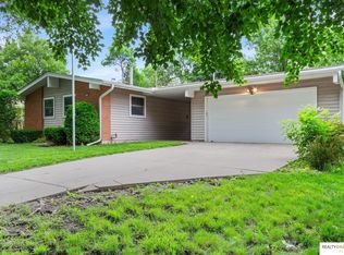 8608 Templeton Dr, Omaha, NE 68134