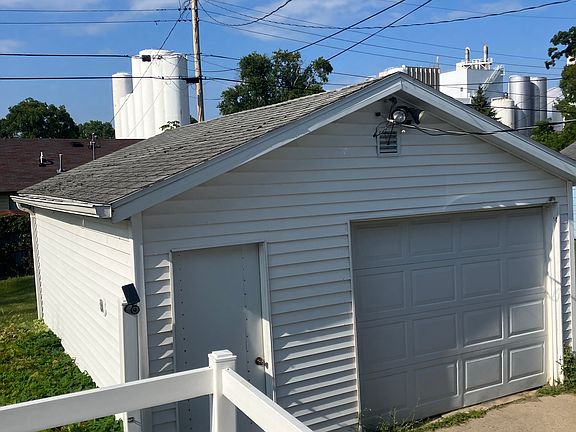 2nd image of 373 Grove St