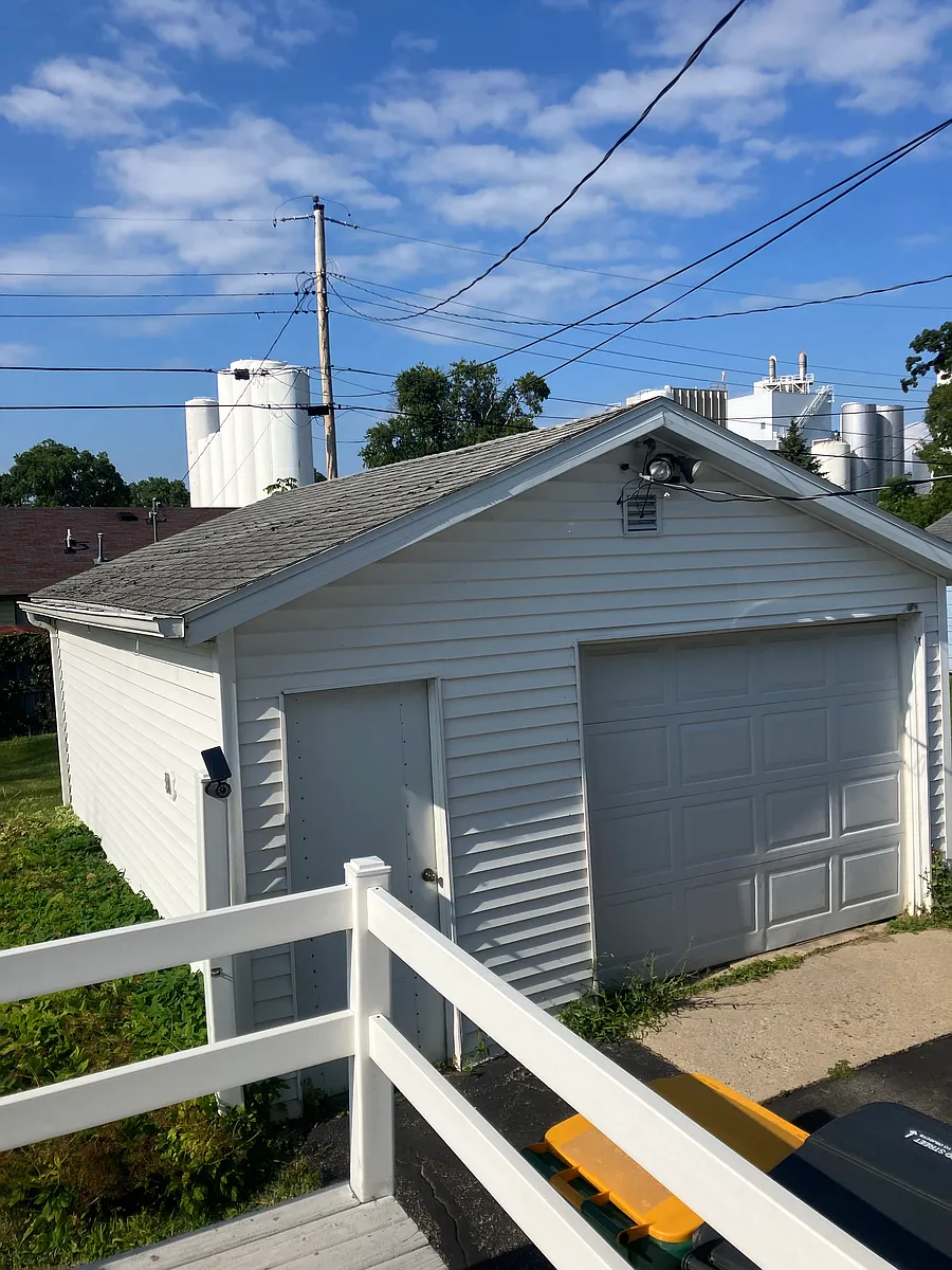 Building Photo - 373 Grove St