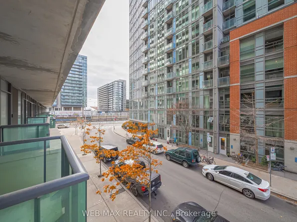 36 Lisgar St #205, Toronto, ON M6J 0C7