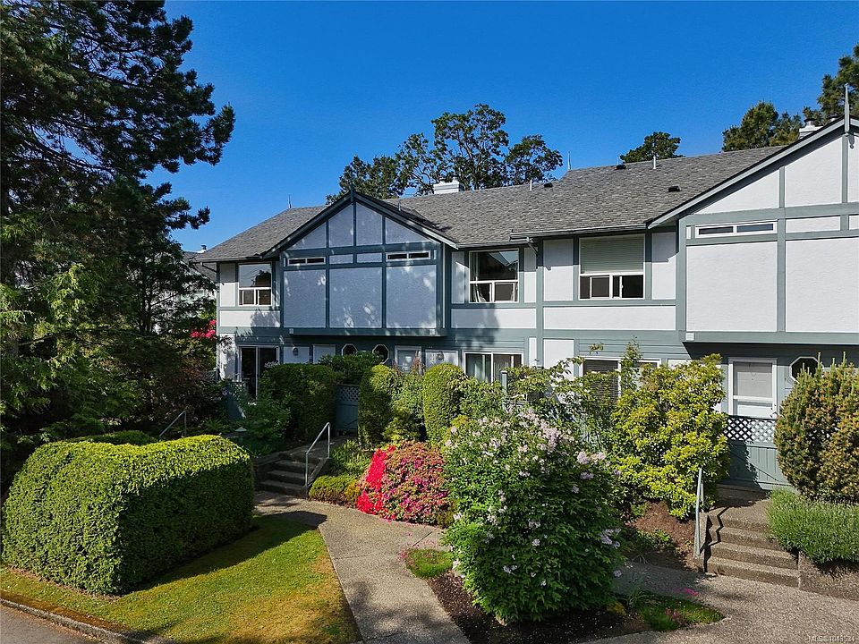1st image of 3008 Quadra St #10