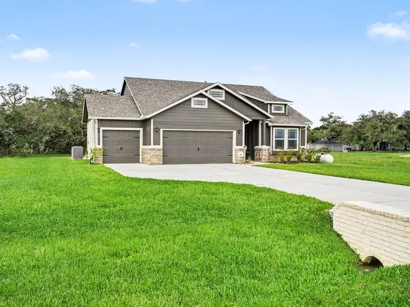16 Cattle Dr, Bay City, TX 77414