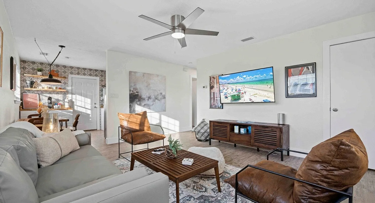 2 bed, 1.0 bath, 16791 sqft, $2,109 — Photo 3