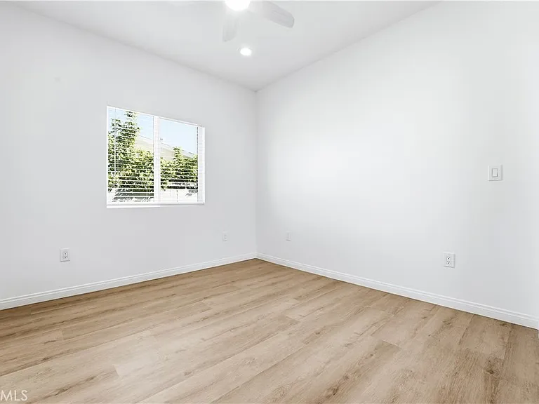21003 Longworth — Photo 21