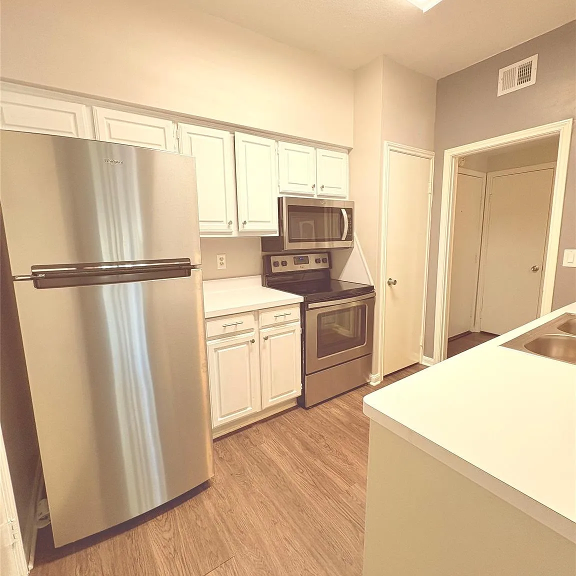 2 bed, 2.0 bath, 1224 sqft, $1,900 — Photo 3