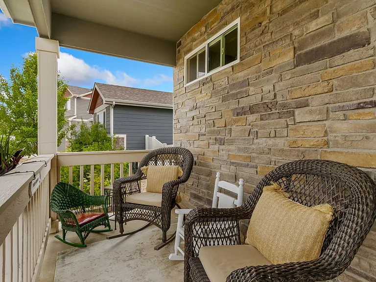 268 Castle Dr — Photo 30