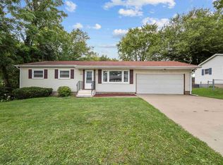 1406 15th St, Silvis, IL 61282