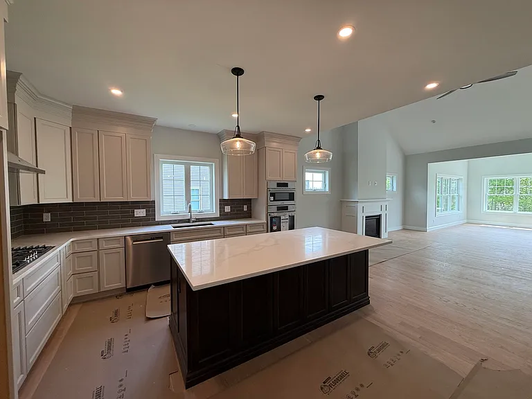 8 Madison Ln — Photo 12