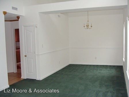 4th image of 934 Woodcreek Dr
