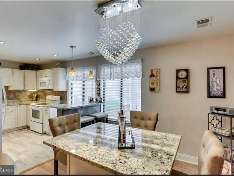 8723 Ridge Hollow Ct — Photo 2