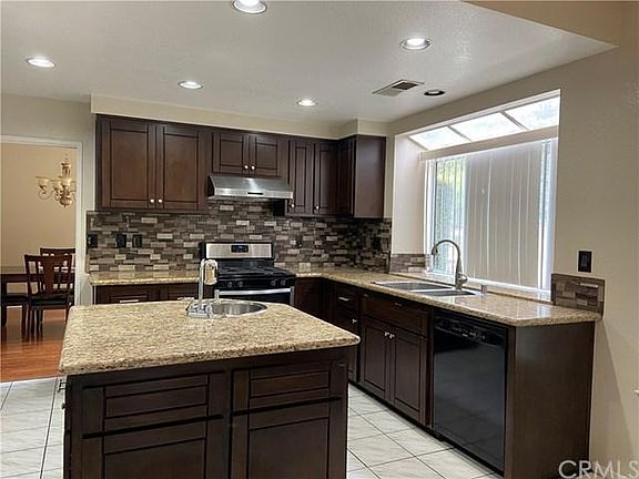 5th image of 915 N Plantation Ln