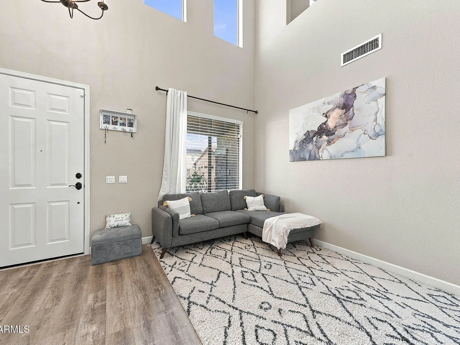 5 bed, 2.5 bath, 3113 sqft, $3,500 — Photo 3