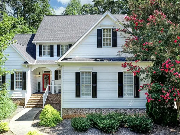 18 Heathrow Ct, Greensboro, NC 27410