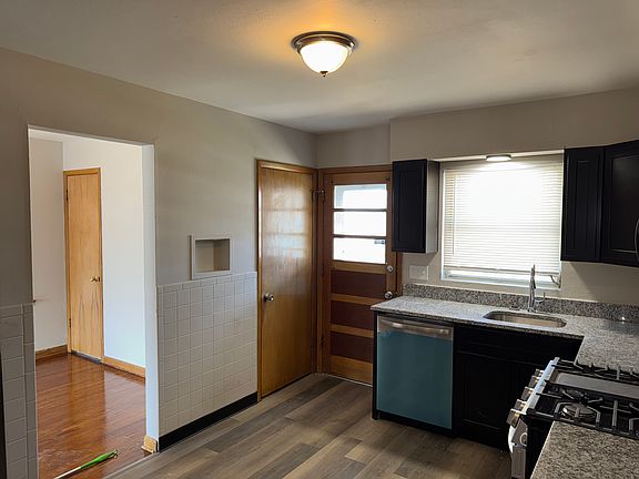 5th image of 9109 Darnell Pl