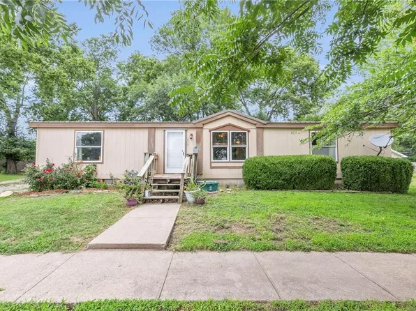 315 E 2nd Ave, Garnett, KS 66032
