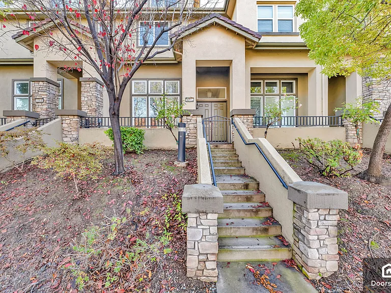 1164 McKay Dr — Photo 5