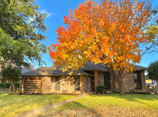 1402 Sandpiper Ct, Grapevine, TX 76051