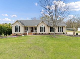 457 Cresthaven Dr, Boiling Springs, SC 29316