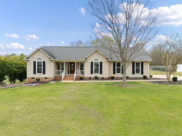 457 Cresthaven Dr, Boiling Springs, SC 29316
