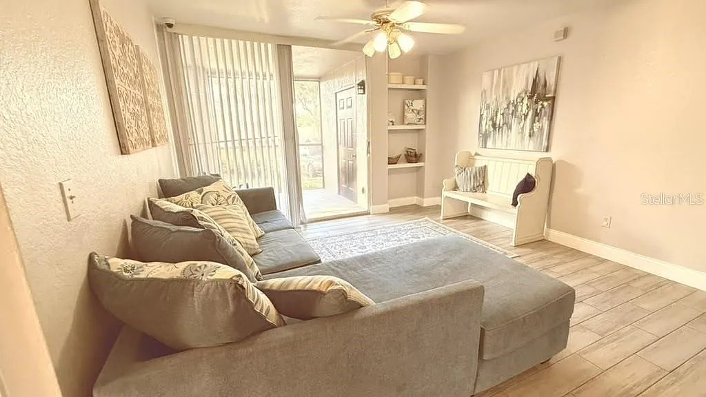 4 bed, 2.0 bath, 1323 sqft, $2,500 — Photo 4