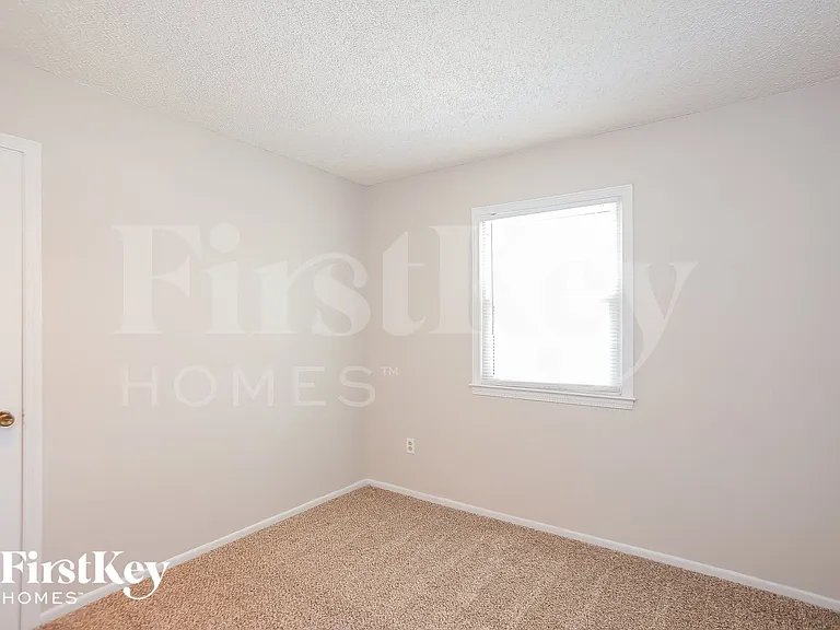 1720 Wornall Rd — Photo 9