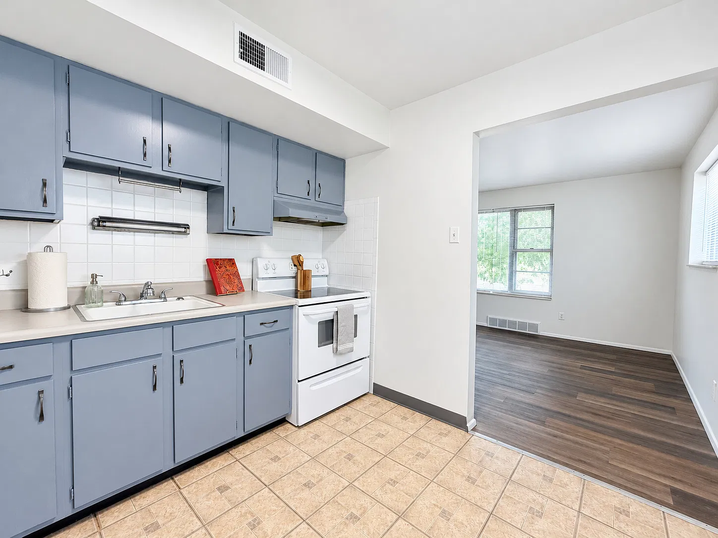 1 bed, 750 sqft, $925 — Photo 2