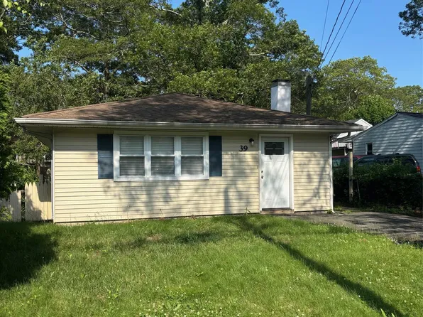 39 Stuyvesant Avenue, Mastic, NY 11950