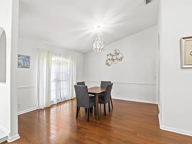 13885 Sheffield St — Photo 9