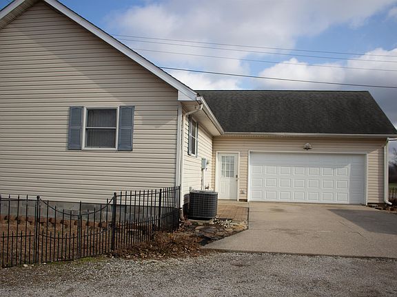 3rd image of 715 E Oak St