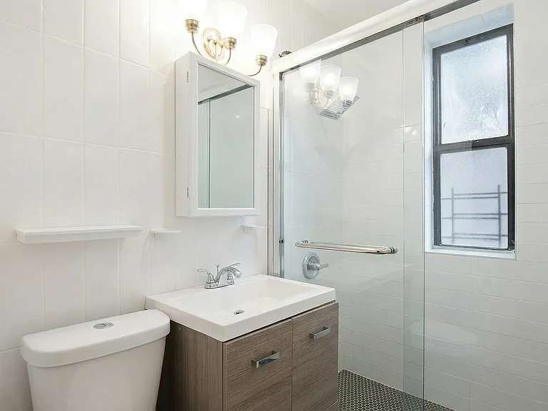 1922 3rd Ave #3 — Photo 6