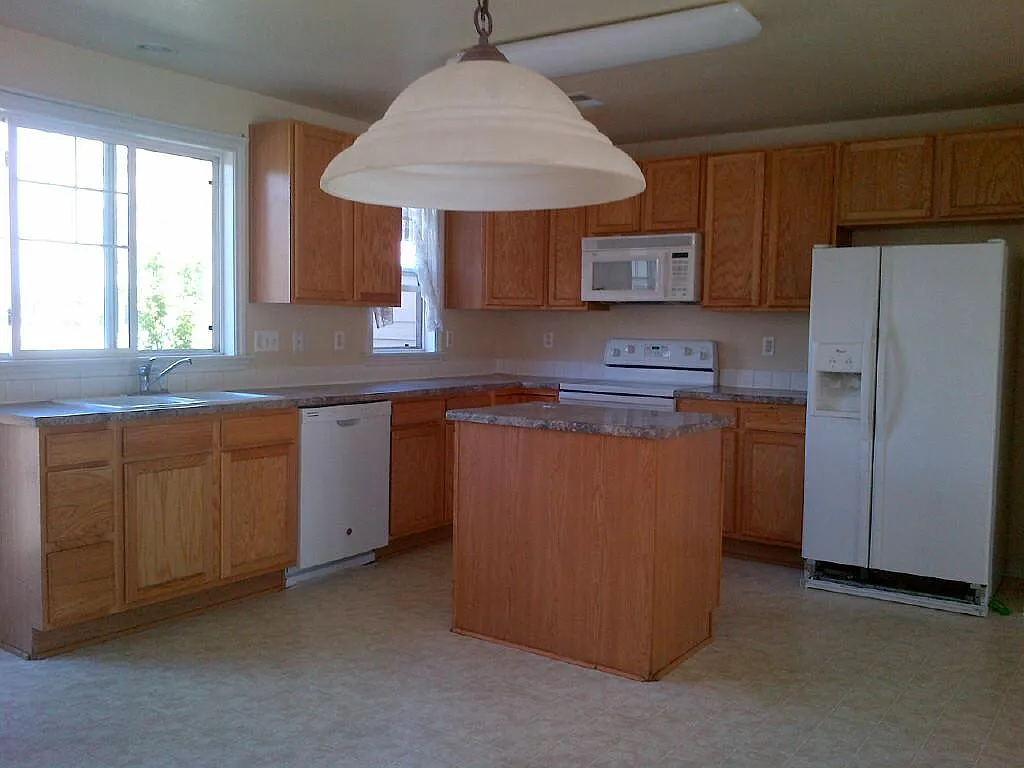 2 bed, 2.5 bath, 1448 sqft, $2,100 — Photo 4