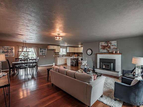 4th image of 6108 Peterson Ln NE