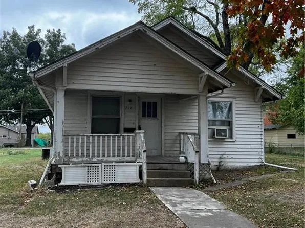 714 N Locust St, Ottawa, KS 66067